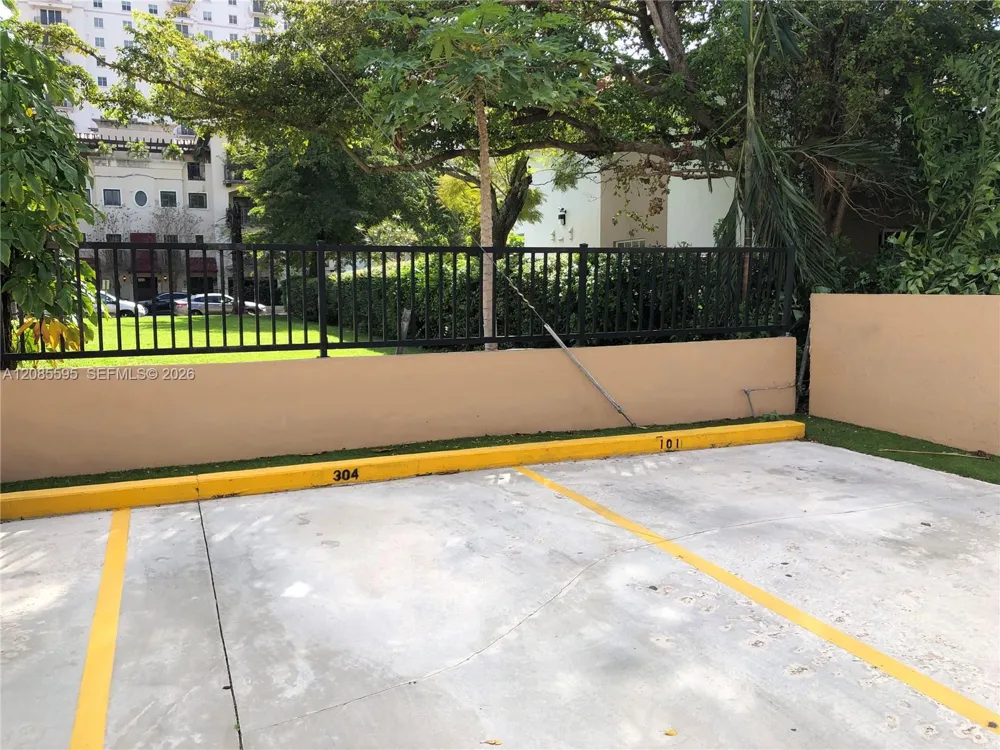 300 Madeira Ave #304 Coral Gables, FL 33134