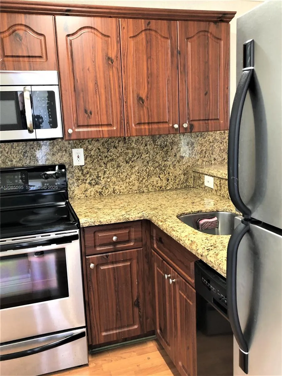 300 Madeira Ave #304 Coral Gables, FL 33134