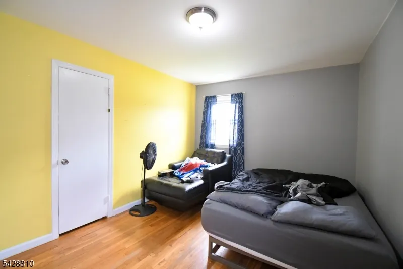 831 Smith St Linden City, NJ 07036