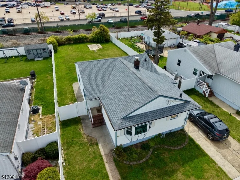 831 Smith St Linden City, NJ 07036