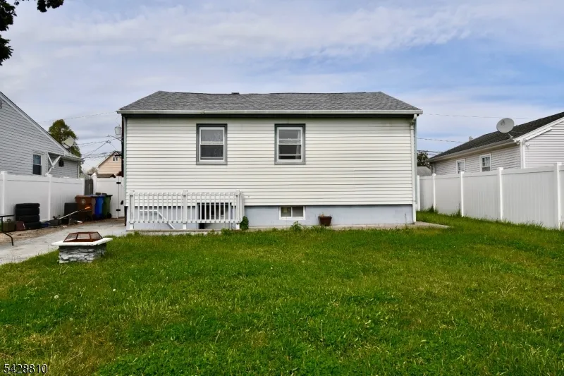 831 Smith St Linden City, NJ 07036