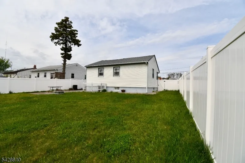 831 Smith St Linden City, NJ 07036