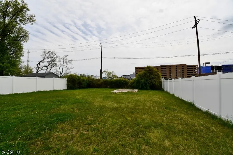 831 Smith St Linden City, NJ 07036