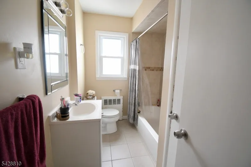 831 Smith St Linden City, NJ 07036