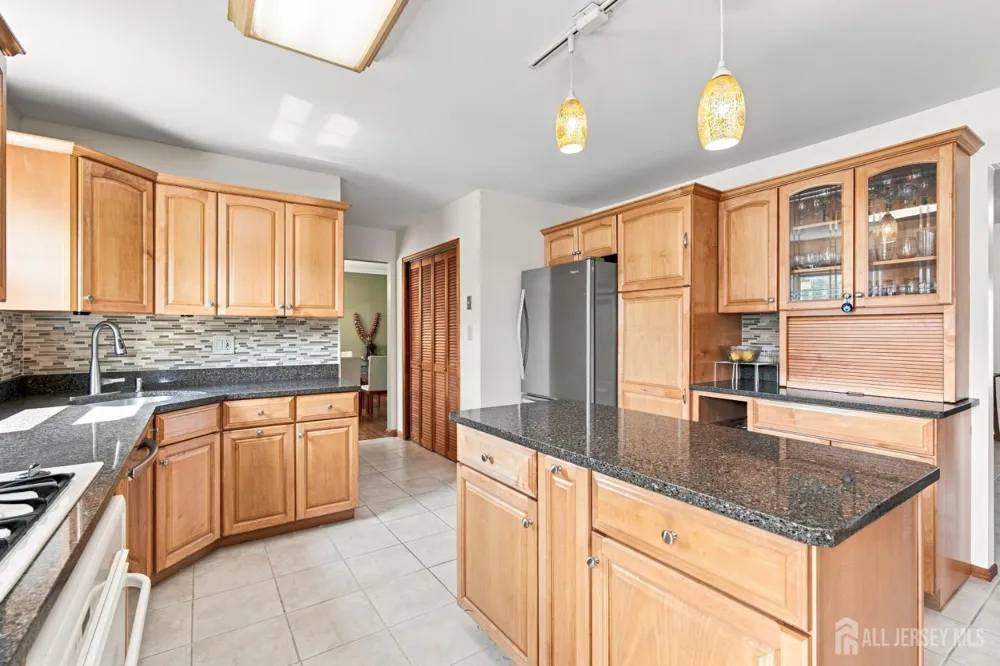 19 Ballo Place Edison, NJ 08820