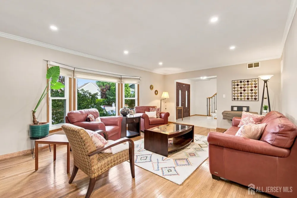 19 Ballo Place Edison, NJ 08820