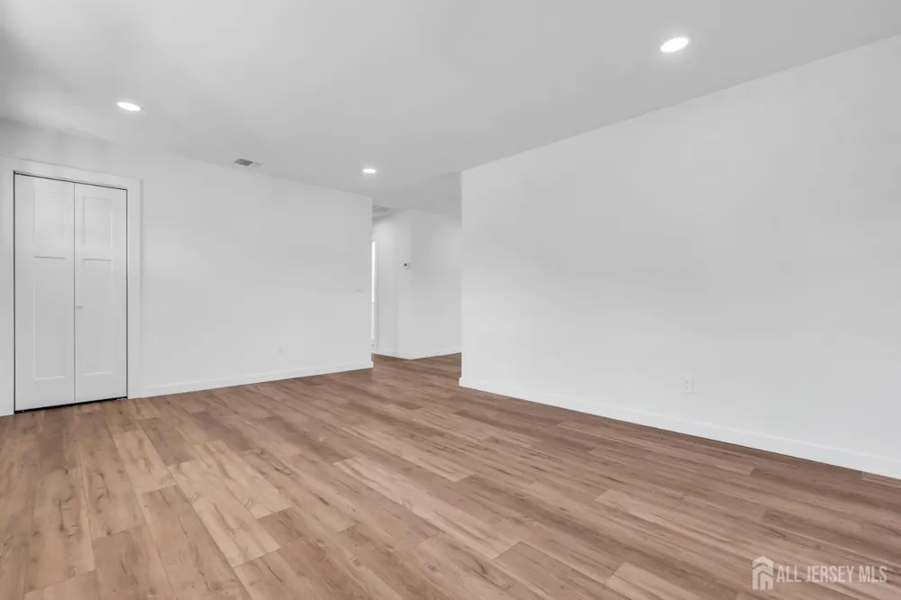 19 Inwood Avenue Monroe, NJ 08831