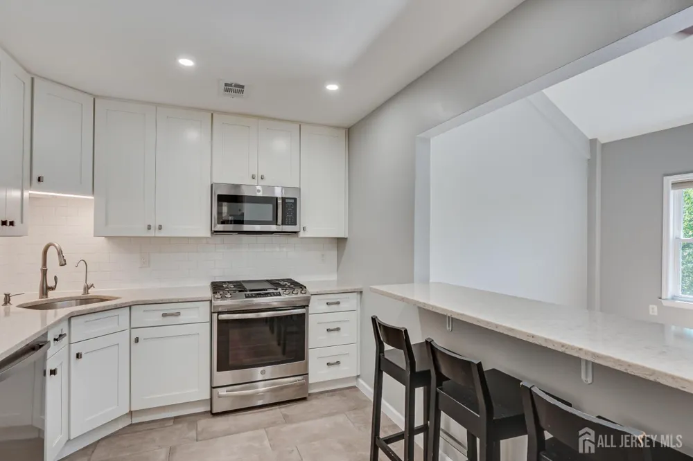 50 Central Square Park Metuchen, NJ 08840