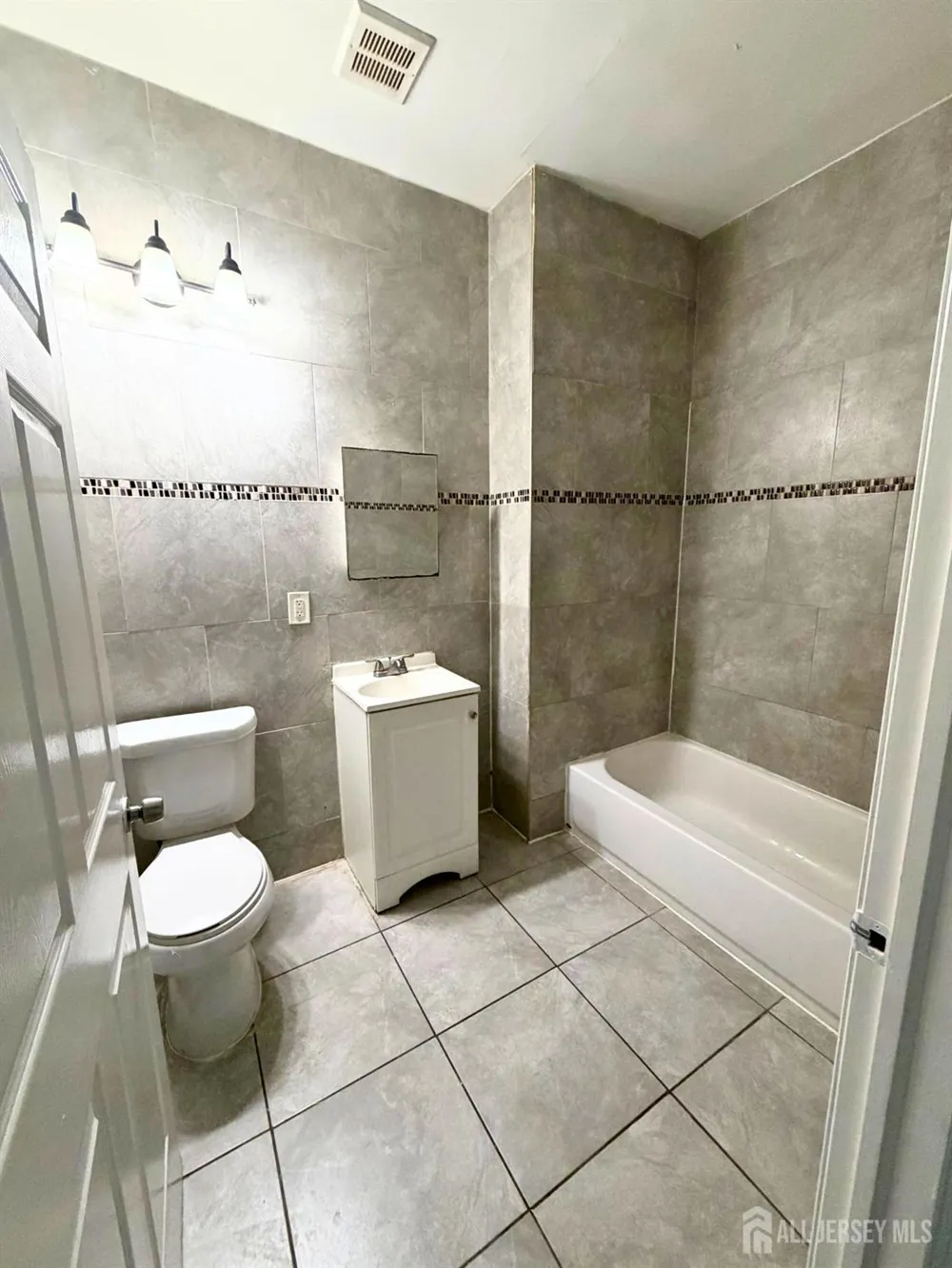 410-412 1st Avenue #1 Elizabeth, NJ 07206