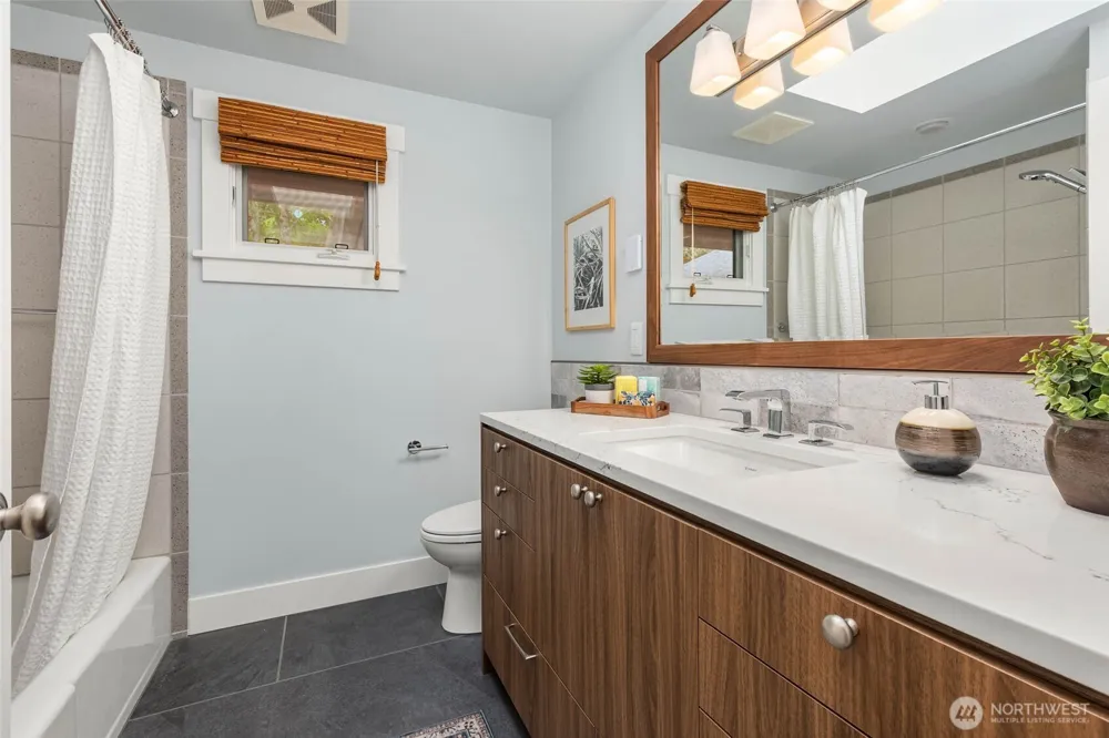 8636 SE 75th Place Mercer Island, WA 98040