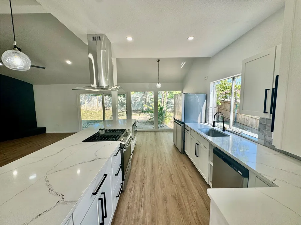 9506 STONEBRIDGE DRIVE Austin, TX 78758