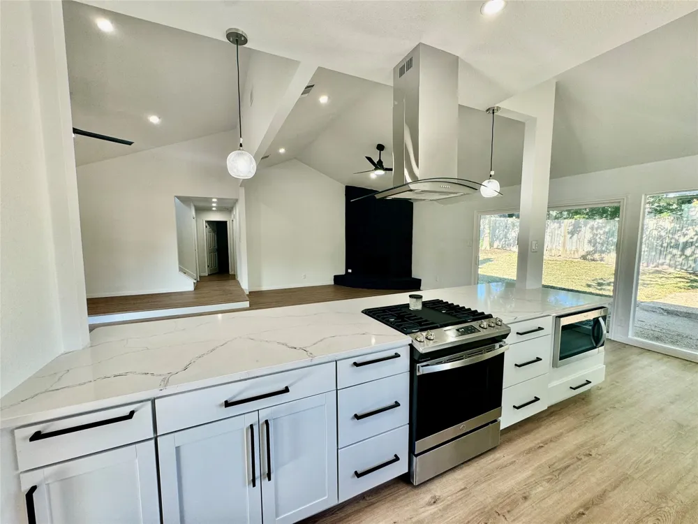 9506 STONEBRIDGE DRIVE Austin, TX 78758