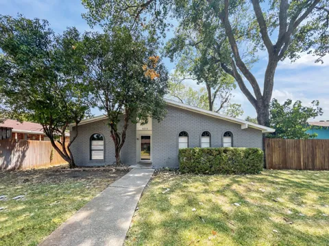 6210 Glenmoor Drive