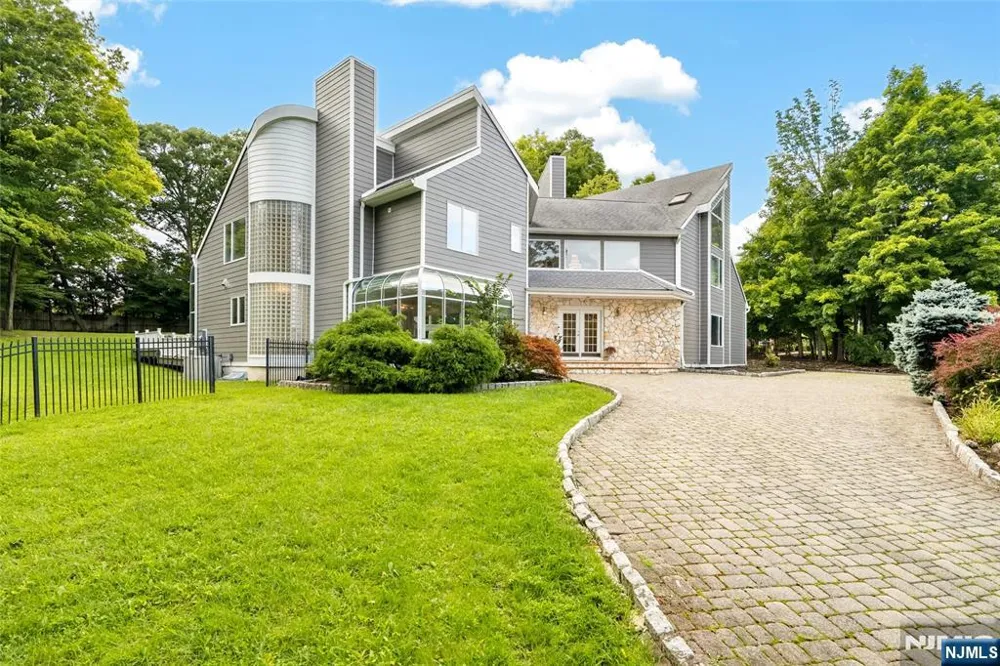 14 James Brite Circle Mahwah, NJ 07430