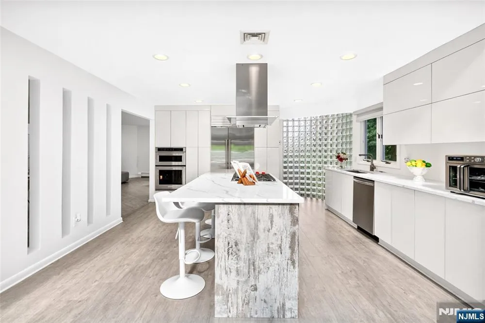 14 James Brite Circle Mahwah, NJ 07430