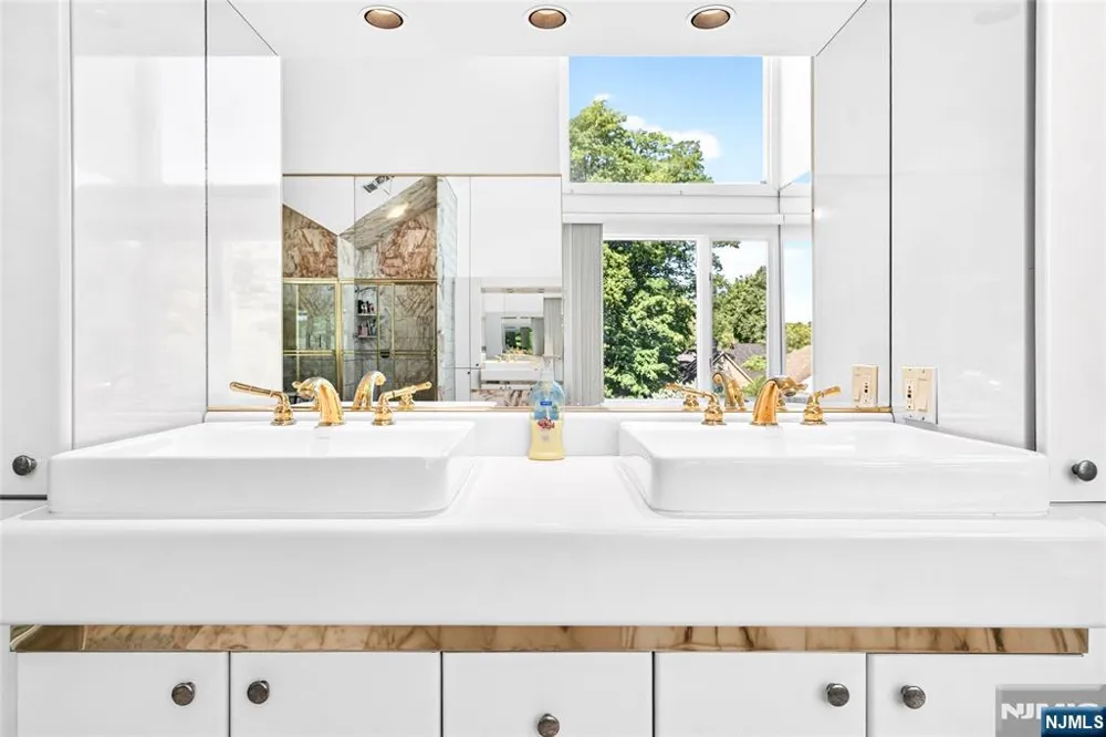 14 James Brite Circle Mahwah, NJ 07430