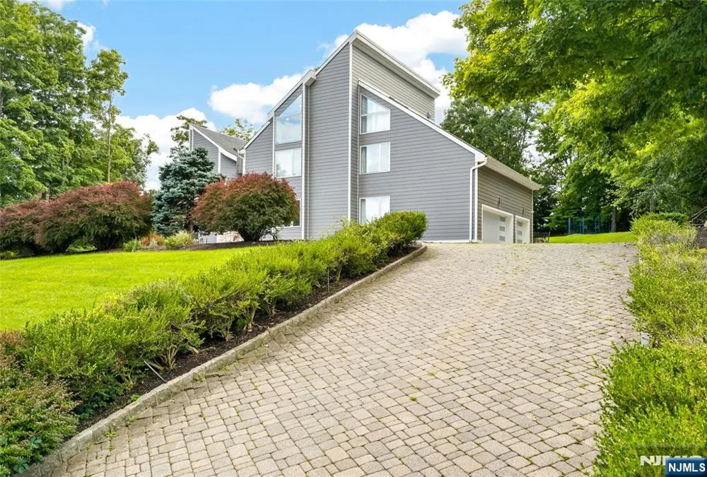 14 James Brite Circle Mahwah, NJ 07430