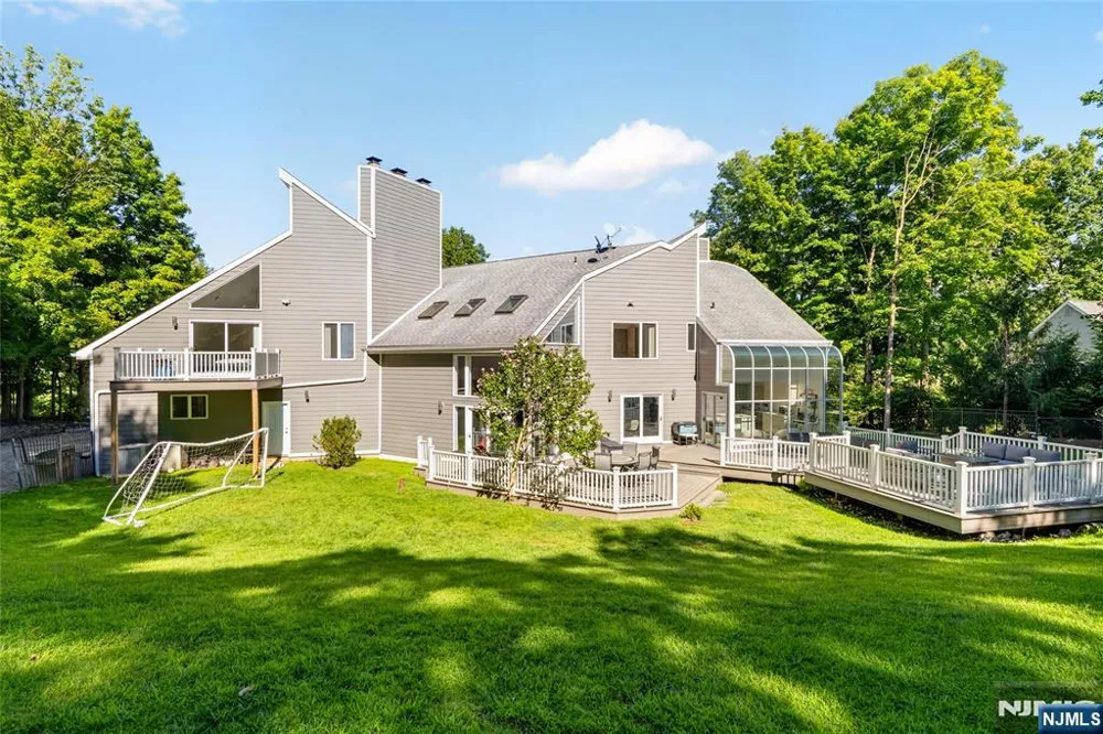 14 James Brite Circle Mahwah, NJ 07430