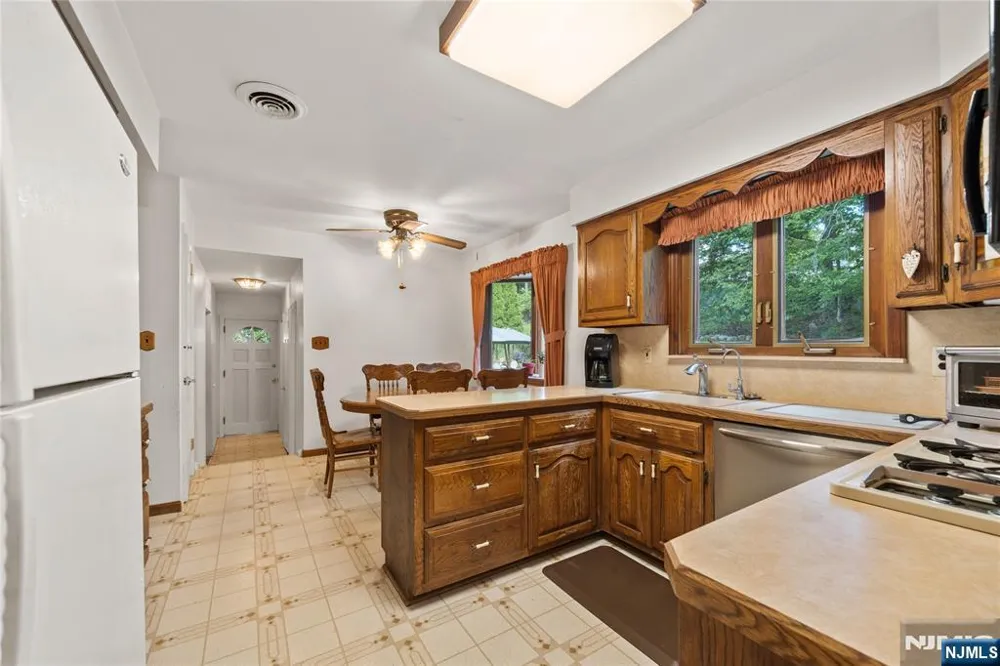 12 Ryder Road Wayne, NJ 07470