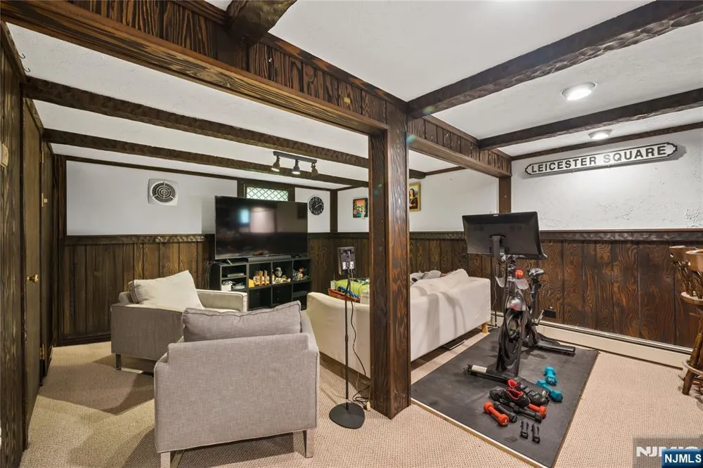 12 Ryder Road Wayne, NJ 07470