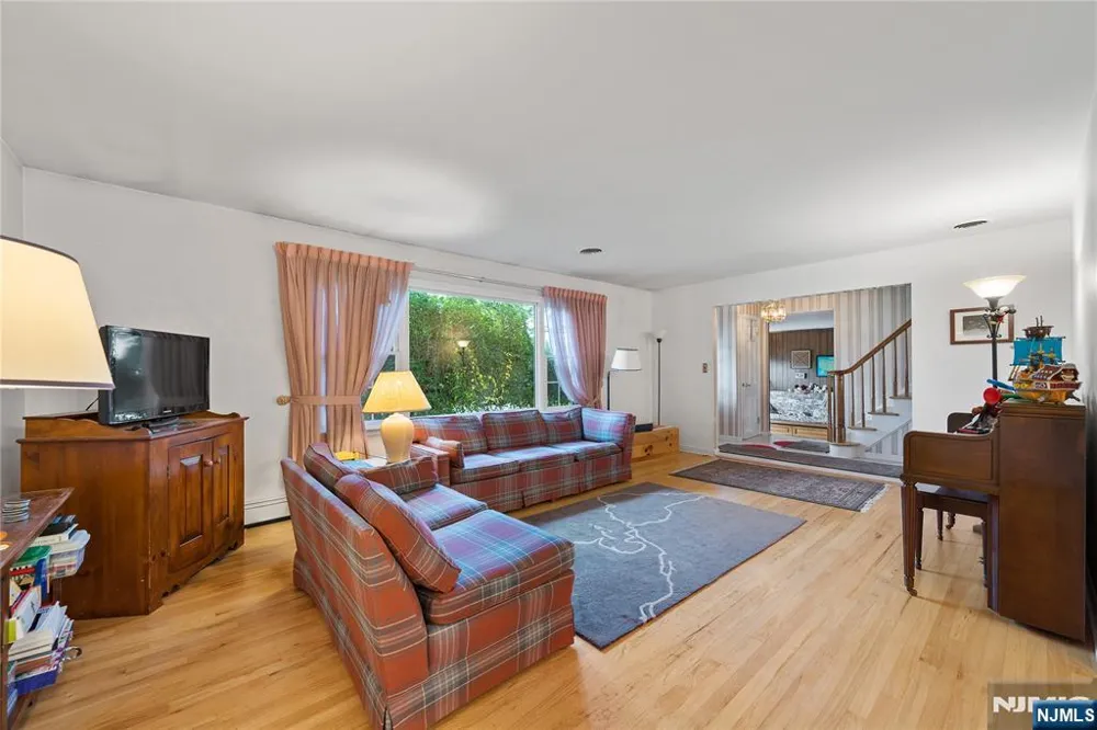 12 Ryder Road Wayne, NJ 07470