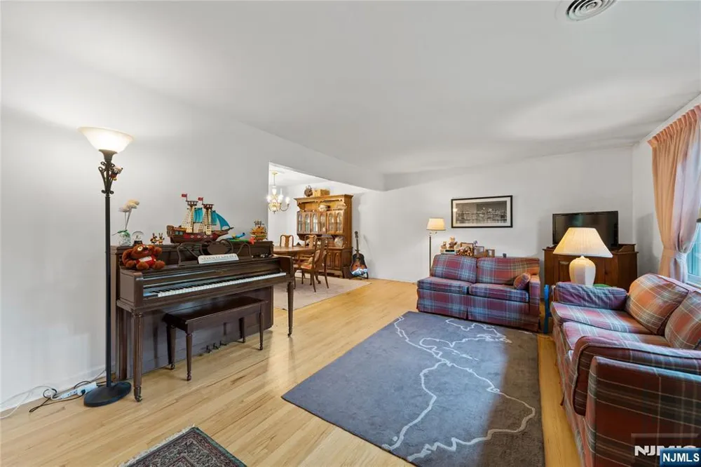 12 Ryder Road Wayne, NJ 07470