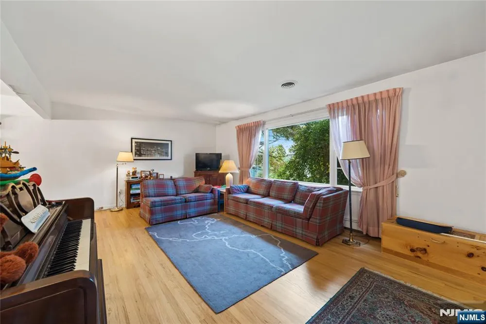 12 Ryder Road Wayne, NJ 07470