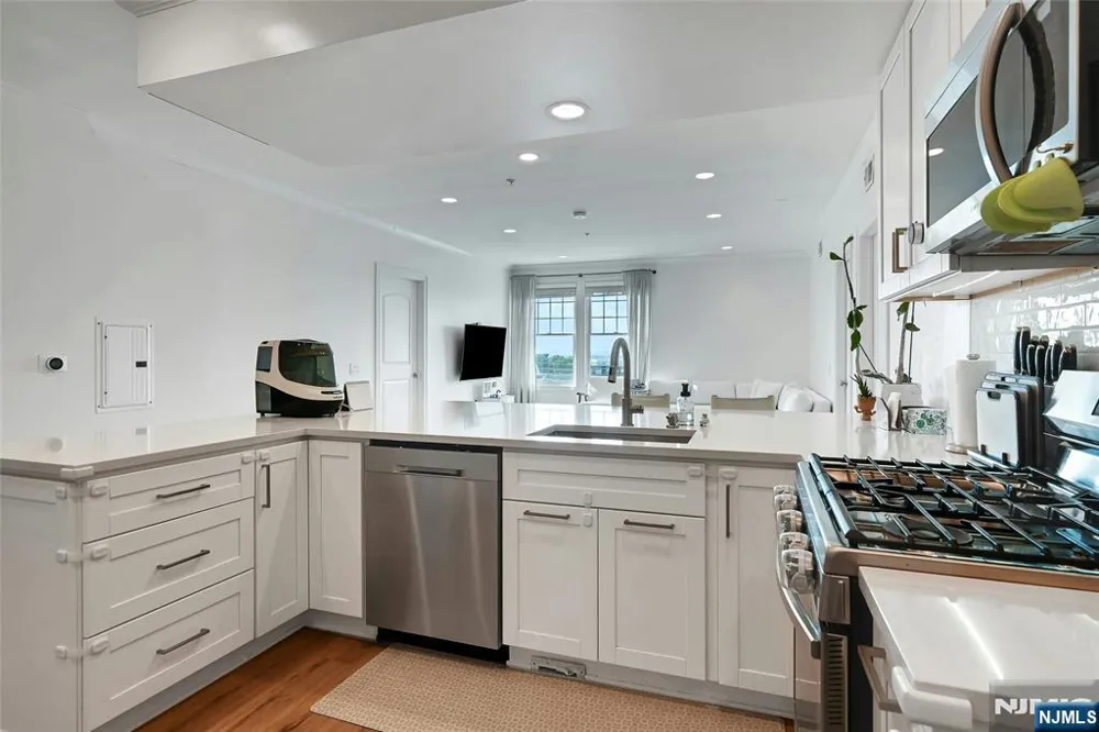 7716 Kennedy Boulevard 3E North Bergen, NJ 07047