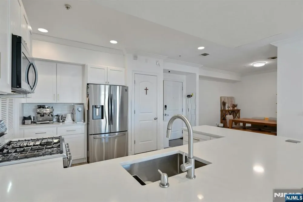 7716 Kennedy Boulevard 3E North Bergen, NJ 07047