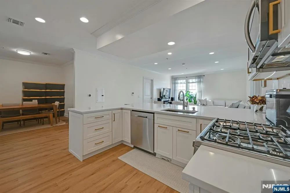 7716 Kennedy Boulevard 3E North Bergen, NJ 07047