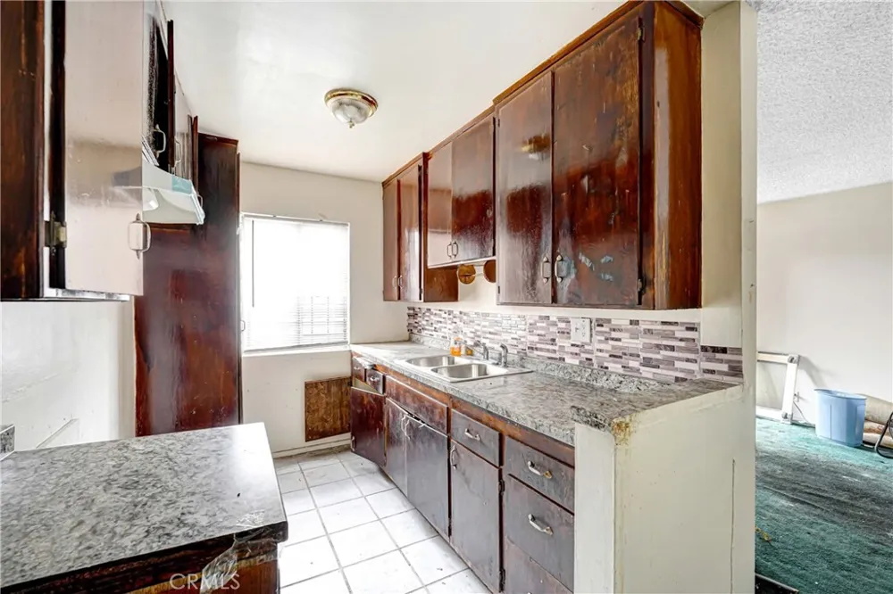 4522 St Charles Place Los Angeles, CA 90019
