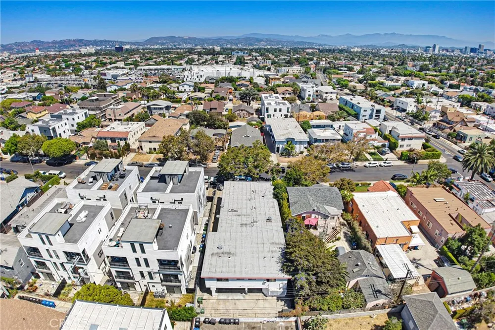 4522 St Charles Place Los Angeles, CA 90019
