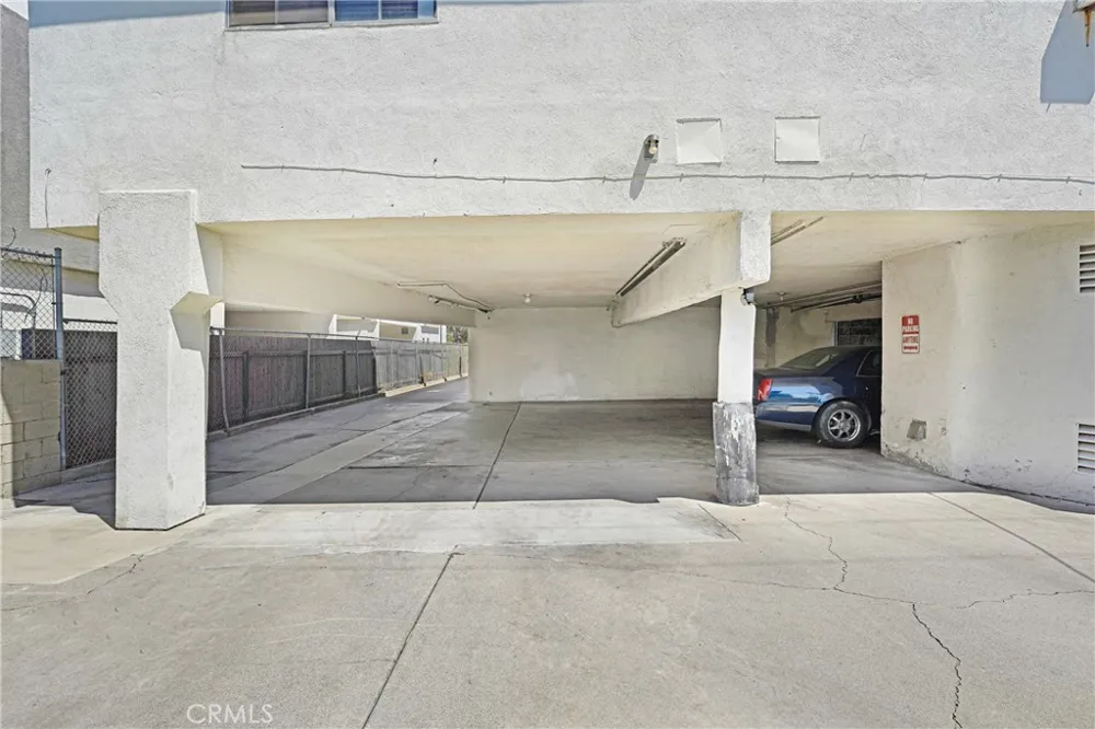 4522 St Charles Place Los Angeles, CA 90019