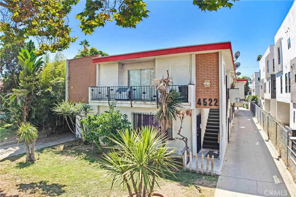 4522 St Charles Place Los Angeles, CA 90019