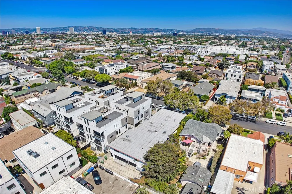 4522 St Charles Place Los Angeles, CA 90019