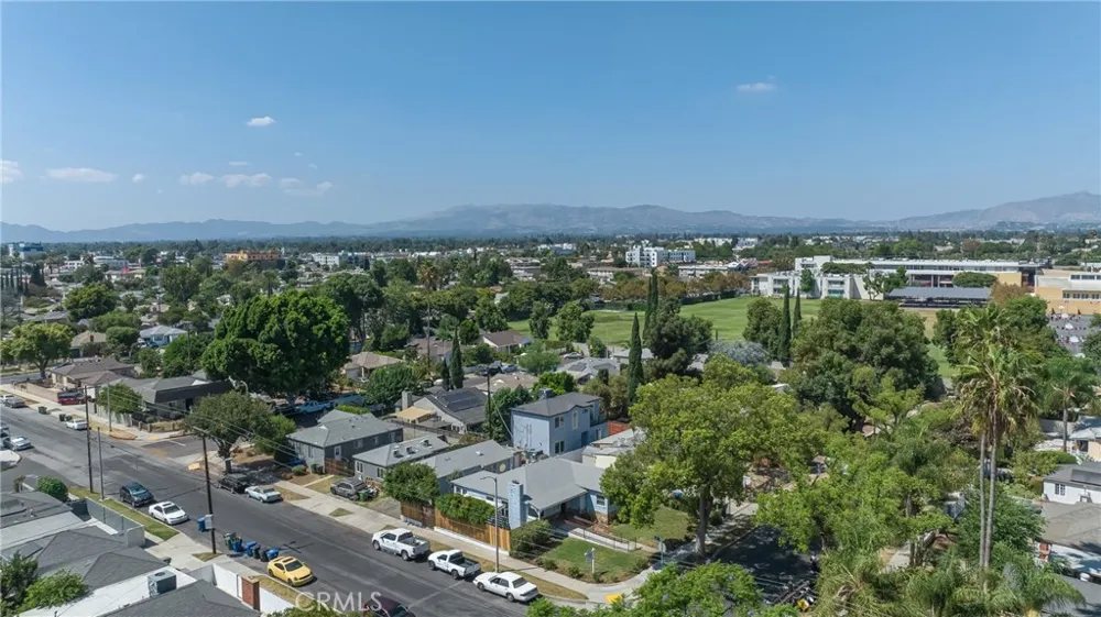 8101 Lemona Los Angeles, CA 91402