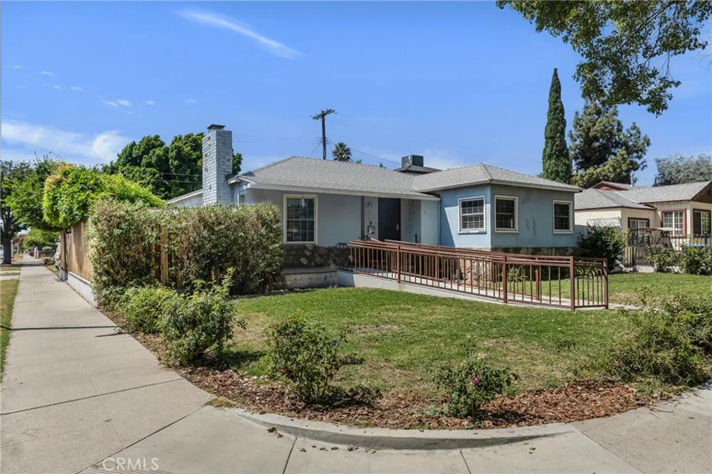 8101 Lemona Los Angeles, CA 91402