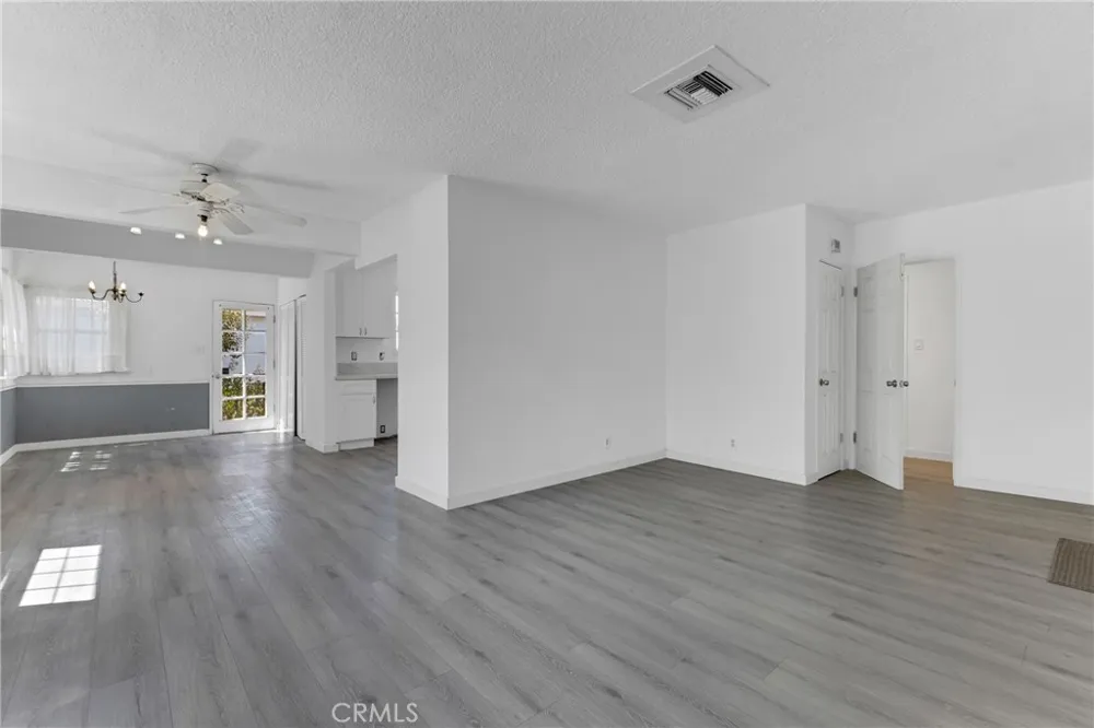 8101 Lemona Los Angeles, CA 91402