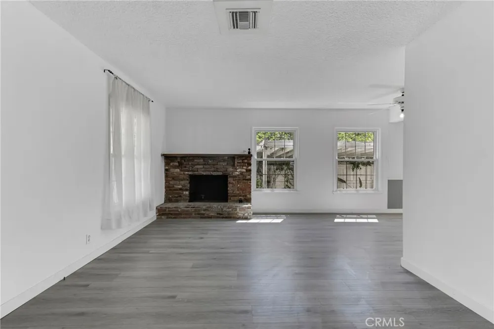 8101 Lemona Los Angeles, CA 91402