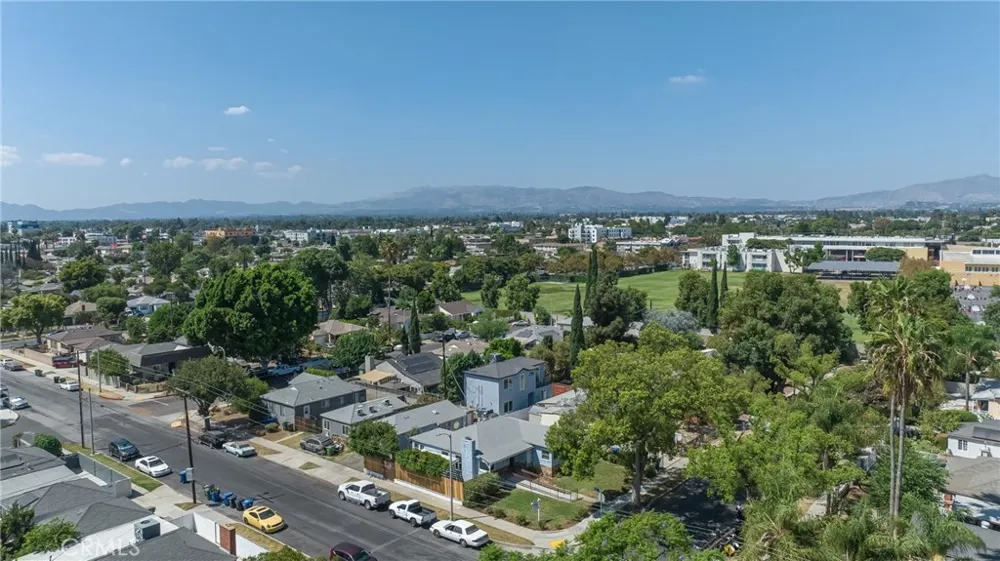 8101 Lemona Los Angeles, CA 91402