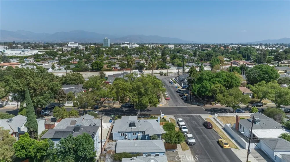8101 Lemona Los Angeles, CA 91402