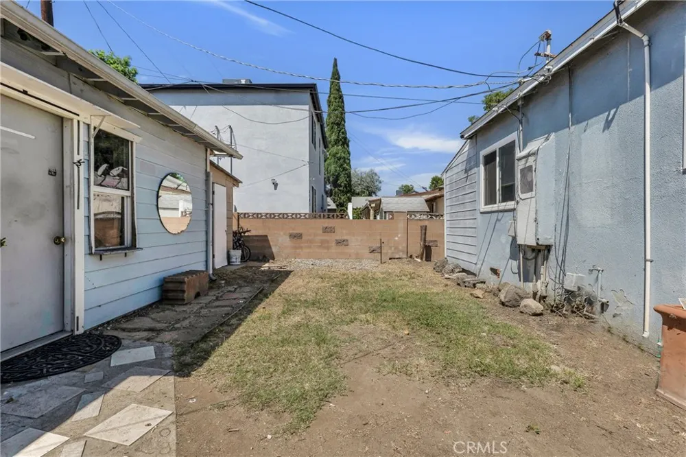 8101 Lemona Los Angeles, CA 91402