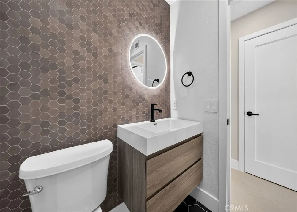 17951 Whitford Lane Huntington Beach, CA 92649