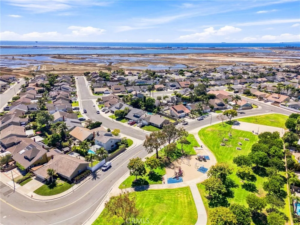 17951 Whitford Lane Huntington Beach, CA 92649