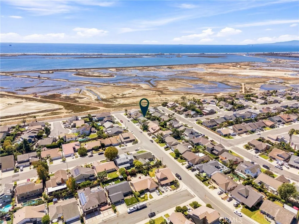 17951 Whitford Lane Huntington Beach, CA 92649