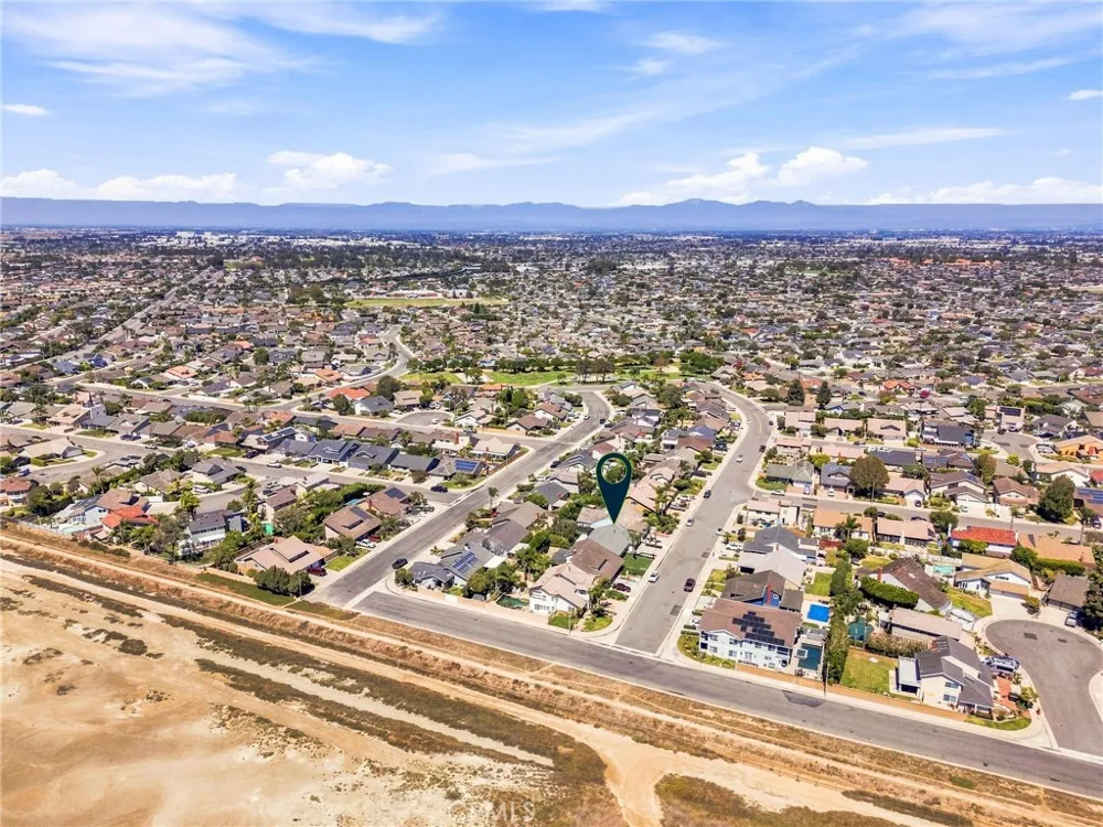 17951 Whitford Lane Huntington Beach, CA 92649
