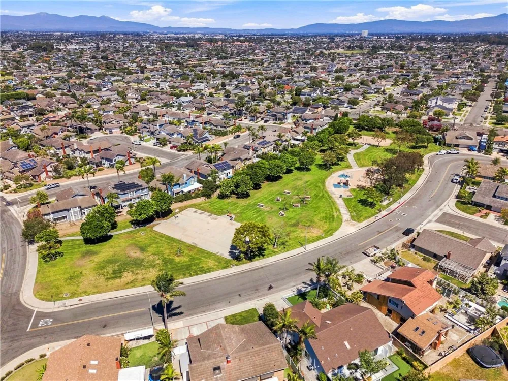 17951 Whitford Lane Huntington Beach, CA 92649