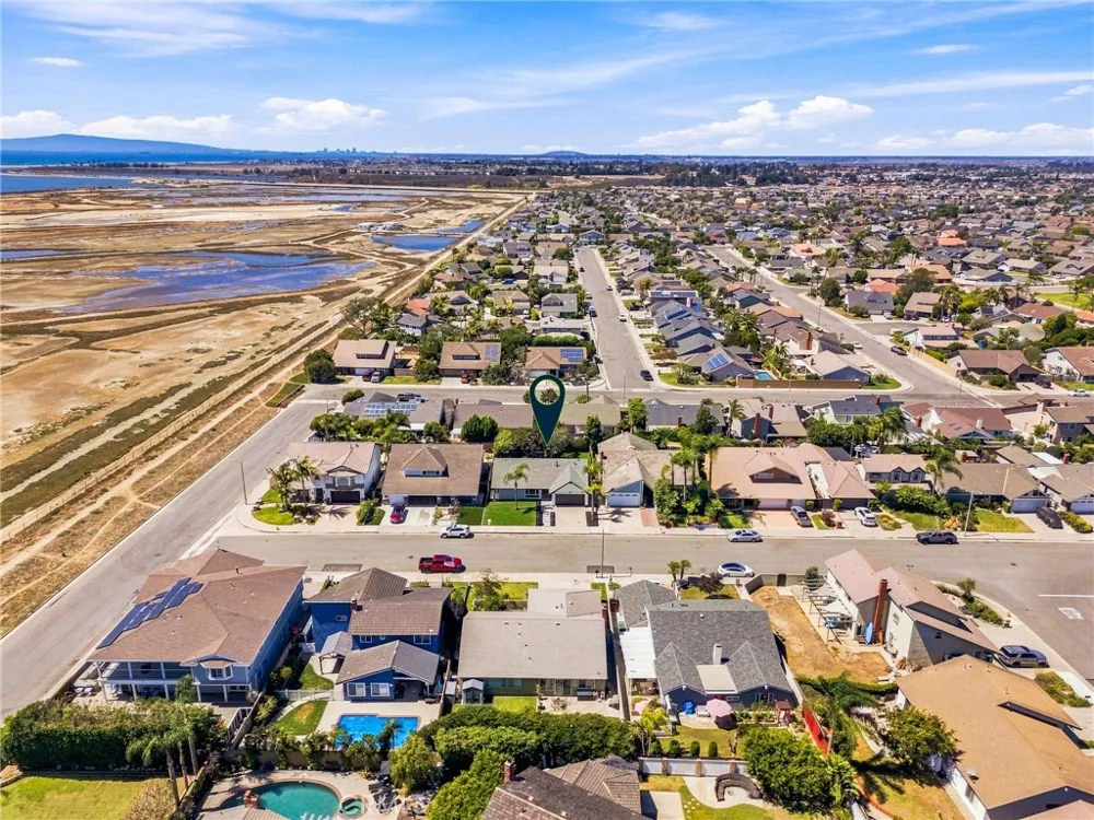 17951 Whitford Lane Huntington Beach, CA 92649