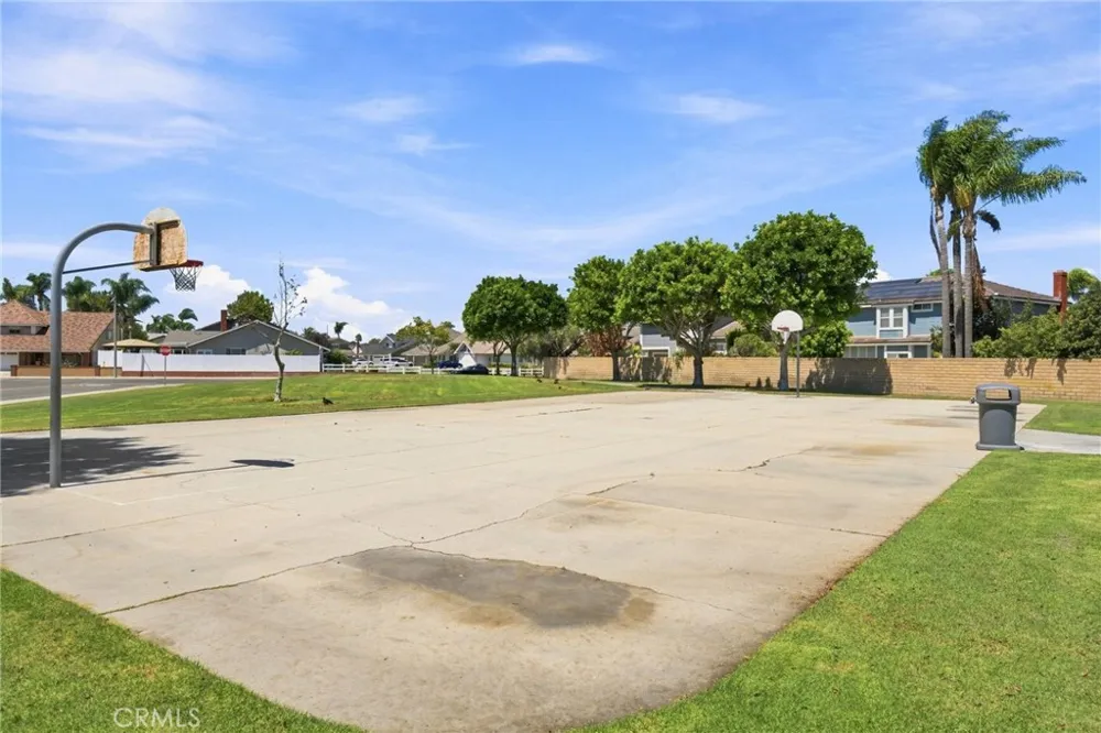 17951 Whitford Lane Huntington Beach, CA 92649