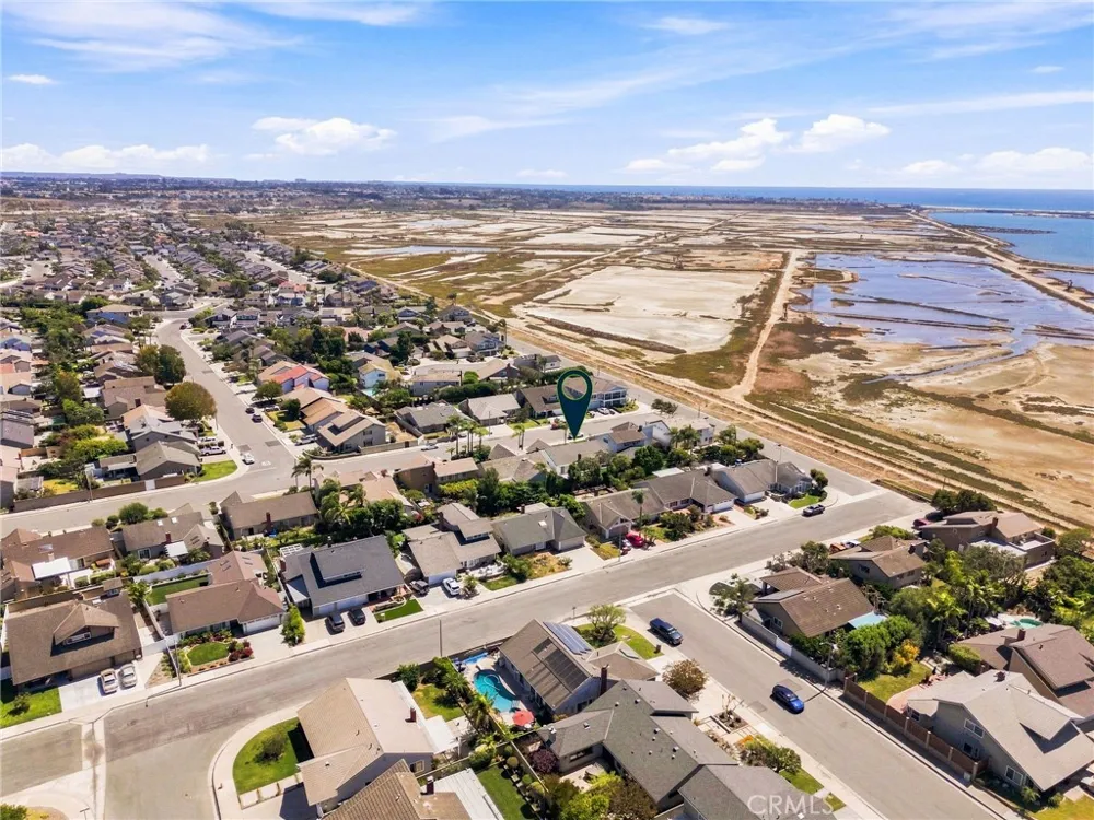 17951 Whitford Lane Huntington Beach, CA 92649